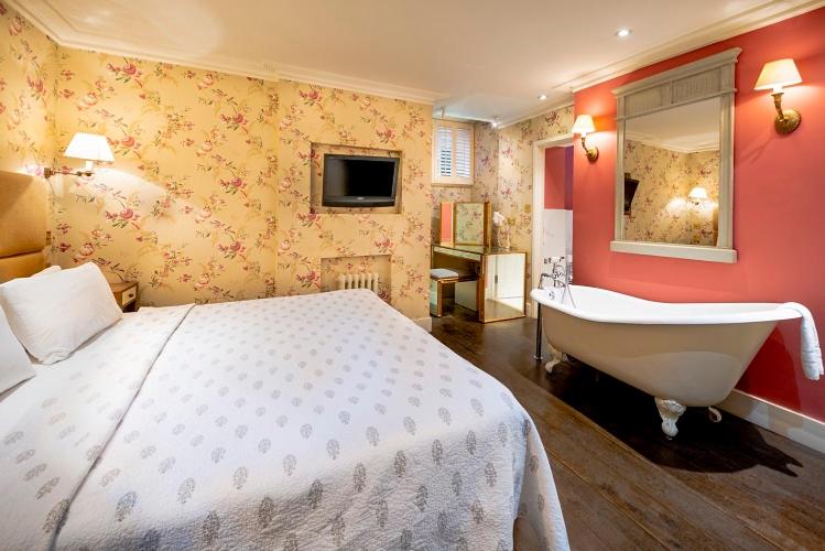 Double Room image 1