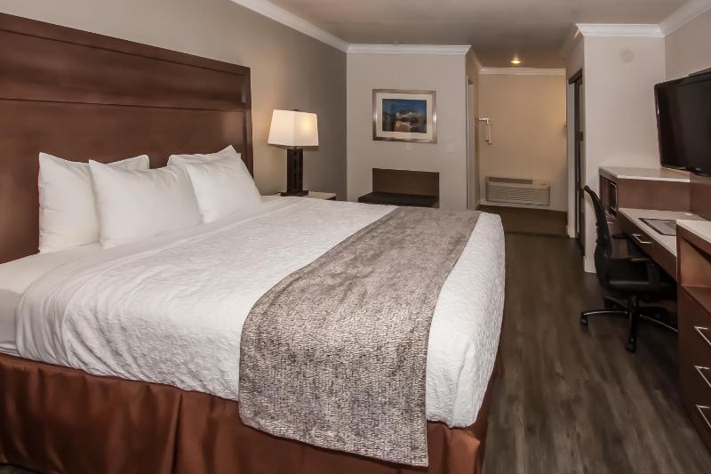 King Room - Non-Smoking image 2