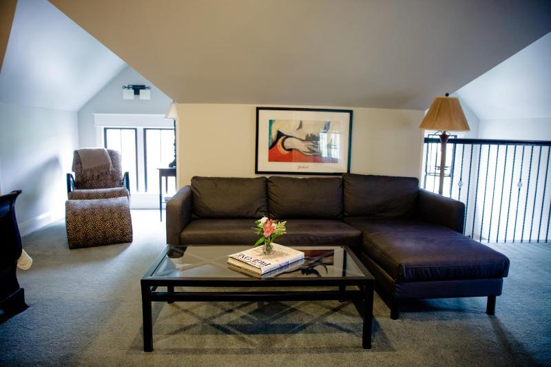 Deluxe King Suite image 4