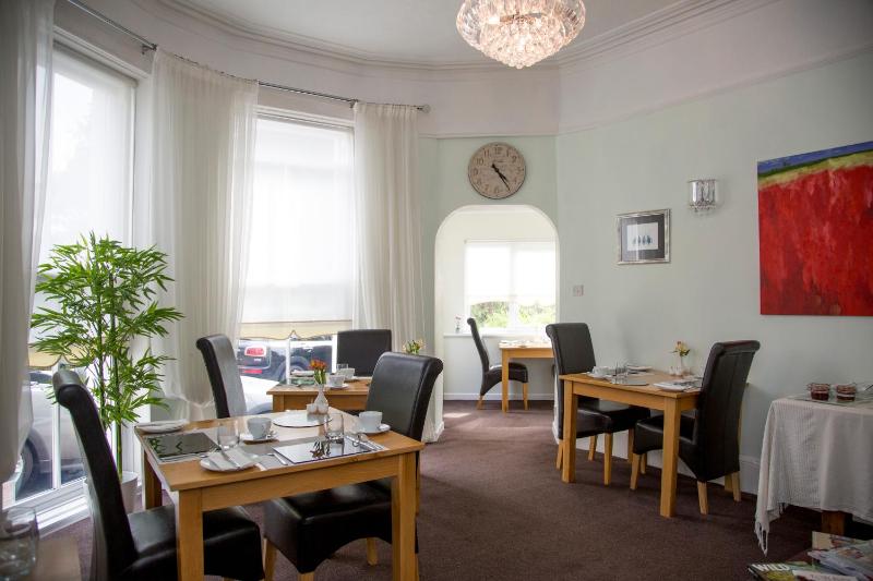Carlton Court - image 18