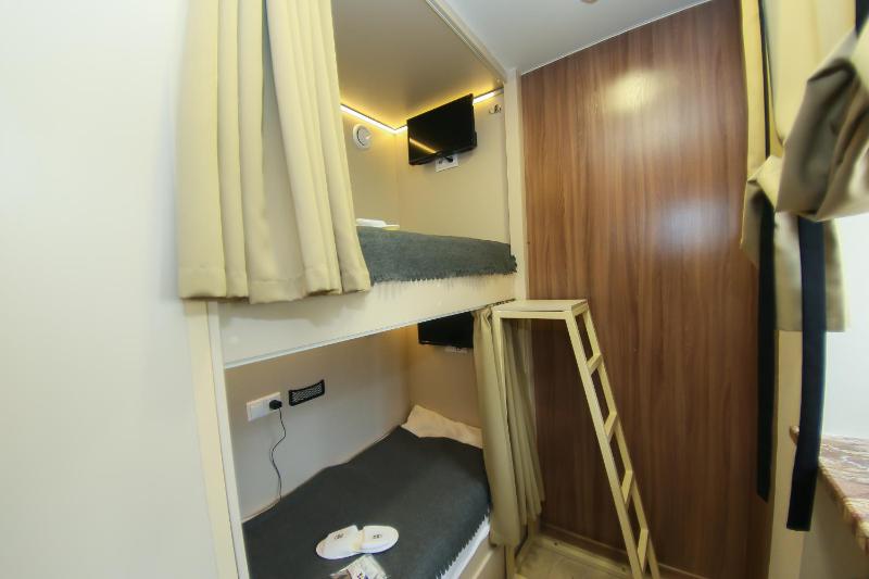 Twin Room with City View image 2