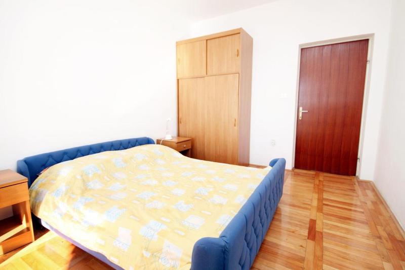 One-Bedroom Apartment with Terrace and Sea View image 3