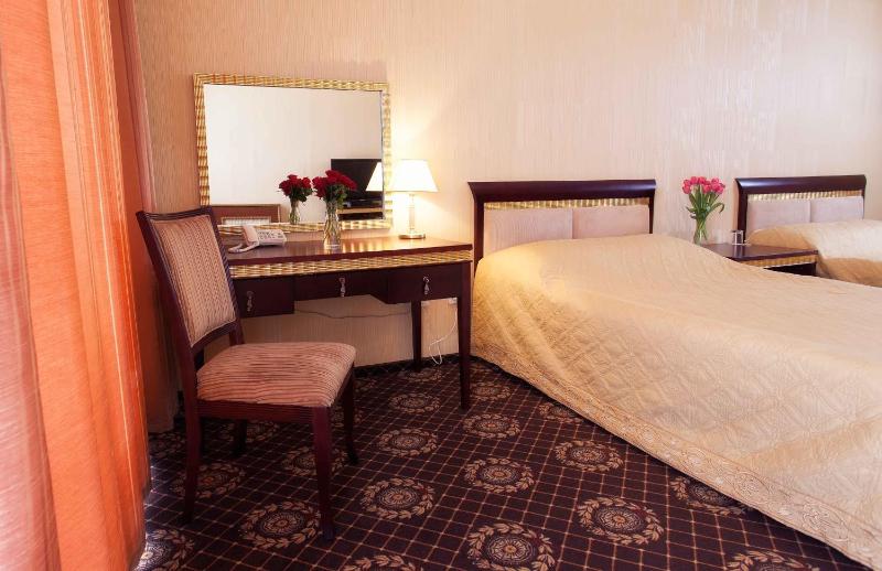 Standard Twin Room image 2