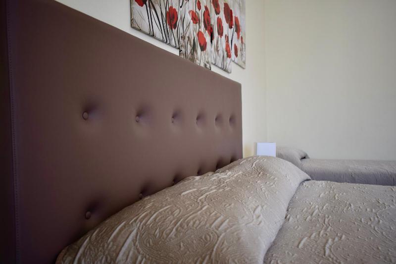 Triple Room with Balcony image 2
