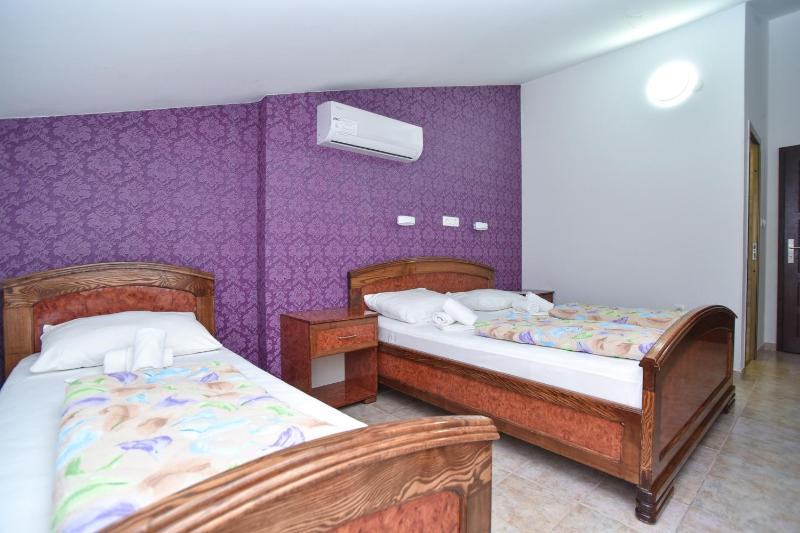 Triple Room with Balcony image 4