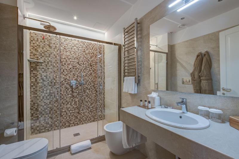 Double Room with Terrace image 2
