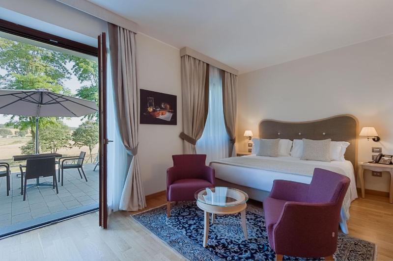 Double Room with Terrace image 4