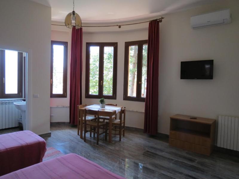 Triple Room image 2