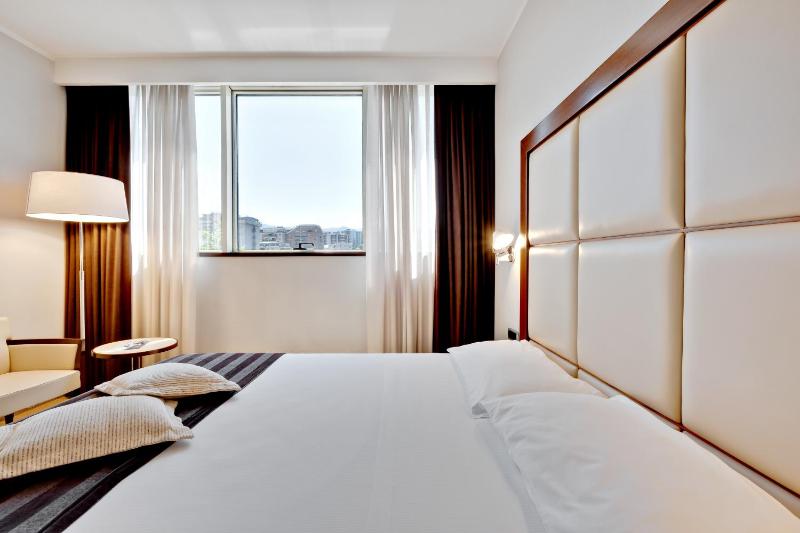 Business Double Room image 3