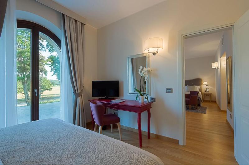 Queen Room image 1