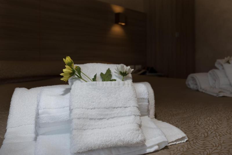 Double Room with Balcony image 2