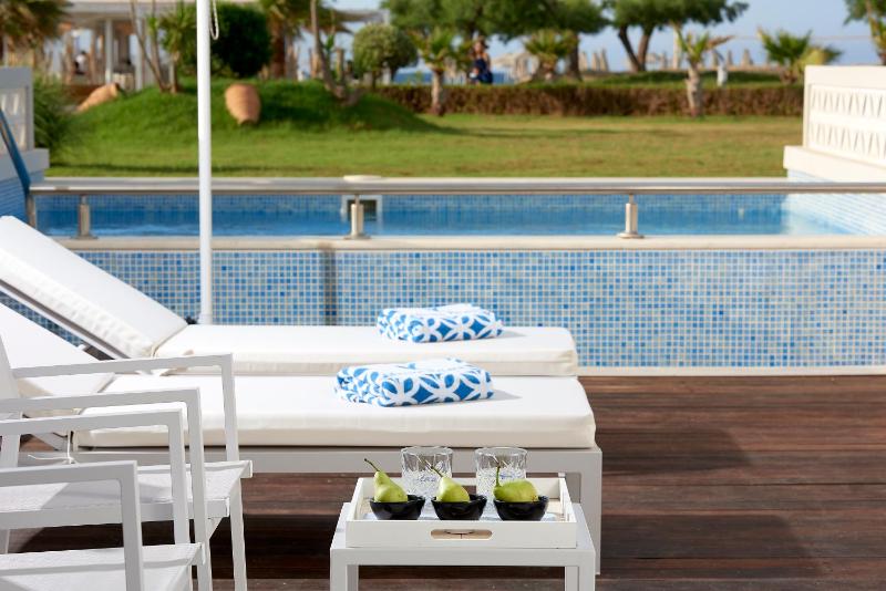 Junior Suite Beach Front With Private Pool image 1
