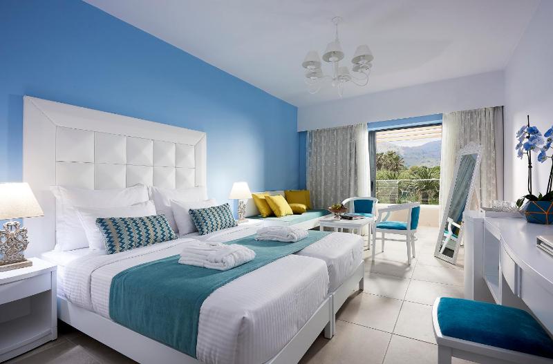 Deluxe Double Room with Garden View image 1