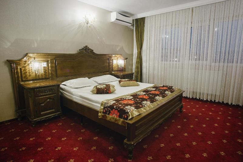 Double or Twin Room image 3