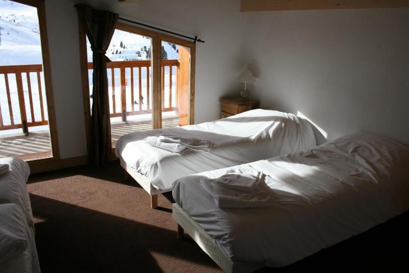 Duplex Three-Bedroom Apartment (6-8 adults) image 3