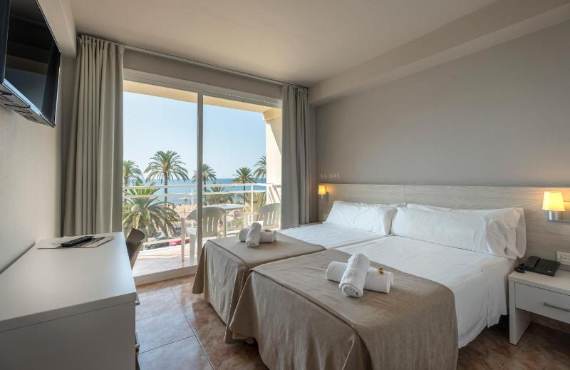 Double with sea view (2 Adults + 1 Child) image 1