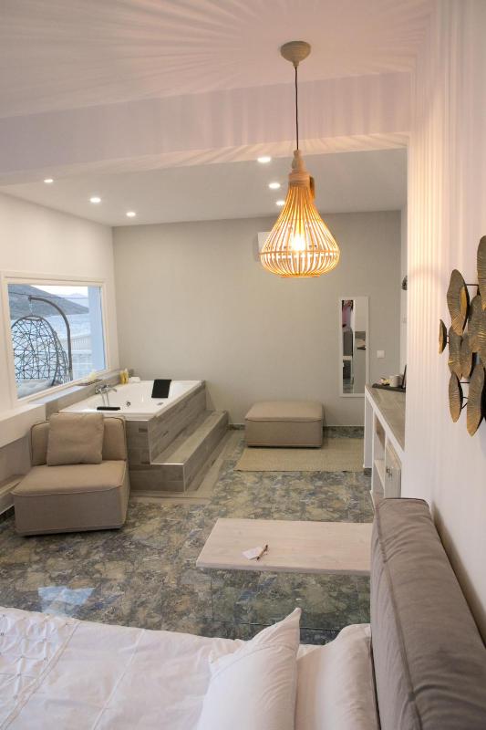 Suite with Sea View image 3