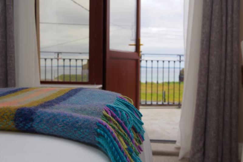 Deluxe Double or Twin Room with Ocean View image 3