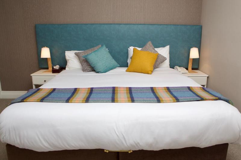 Deluxe Double or Twin Room image 3