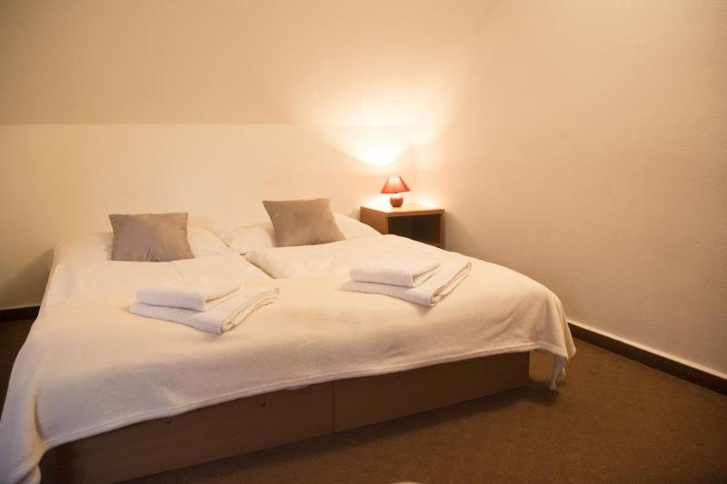 One-Bedroom Apartment image 2