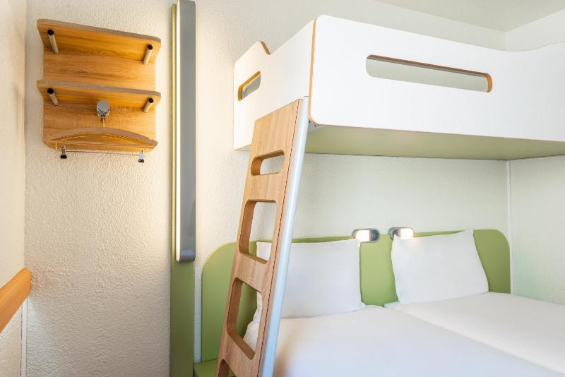 Basic Triple Room image 4