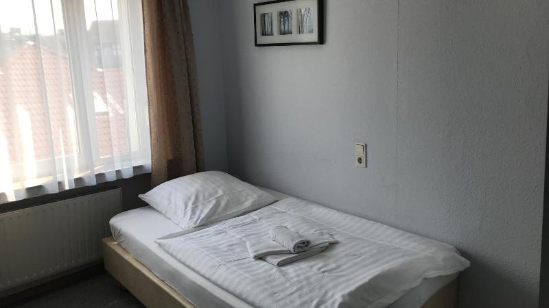 Basic Single Room image 1