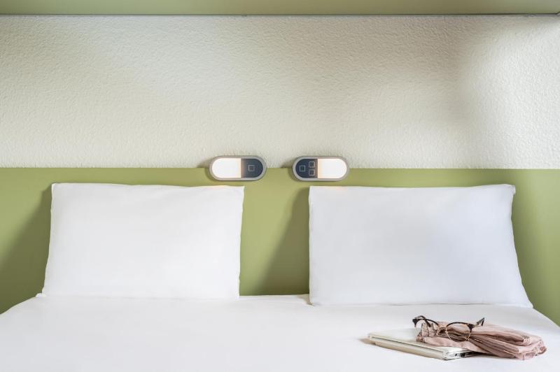 Standard Triple Room image 4