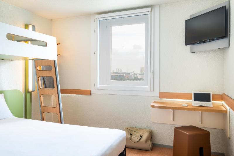 Standard Triple Room image 3