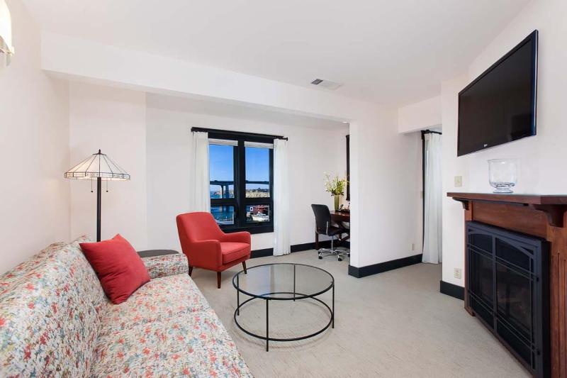 Superior Queen Room image 3