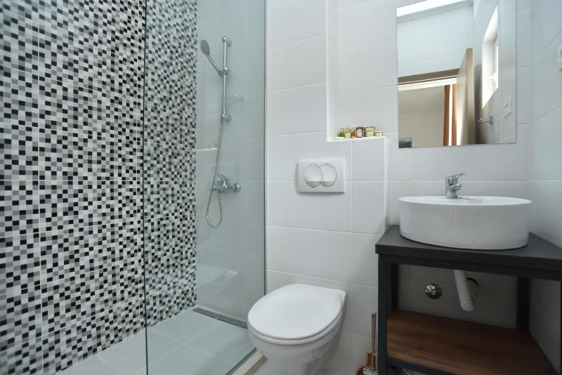 Studio Apartment image 2