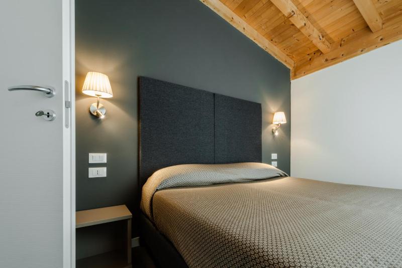 Double Room image 4