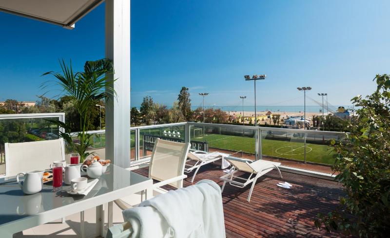Waldorf Suite Hotel - image 16