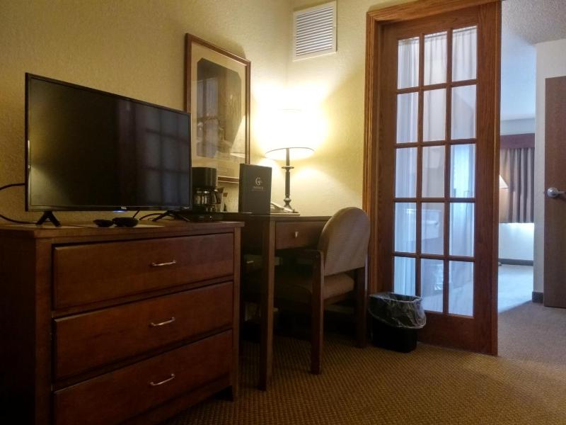 One-Bedroom Suite image 2