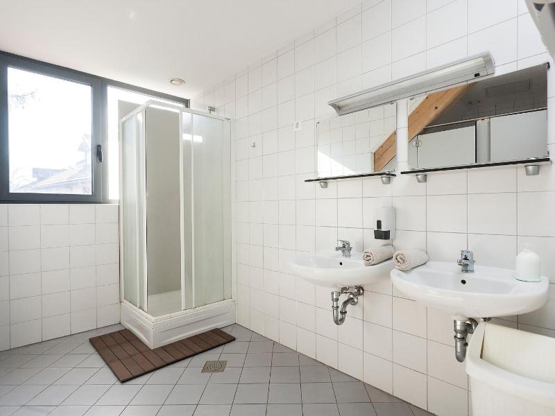 Quadruple Room with Shared Bathroom image 4