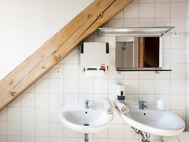 Quadruple Room with Shared Bathroom image 2