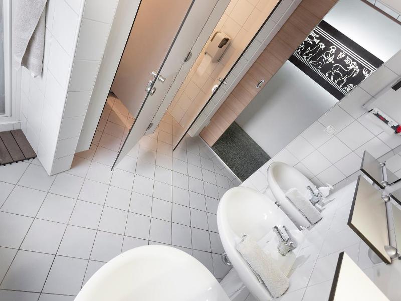 Single Room with Shared Bathroom image 2