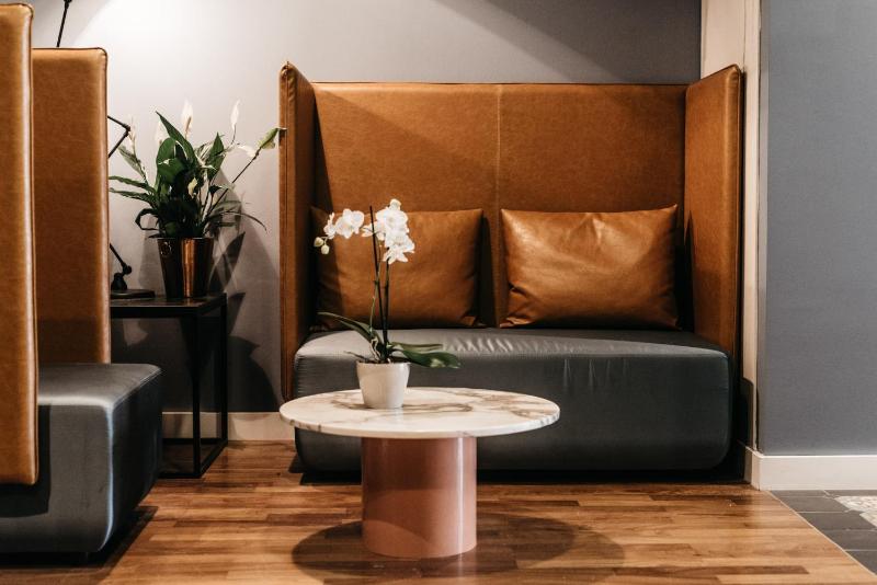 Deluxe Double or Twin Room with City View image 4