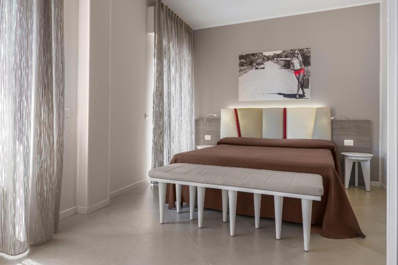 Standard Double or Twin Room image 4