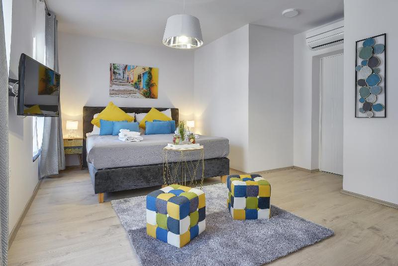 Studio Apartment image 4