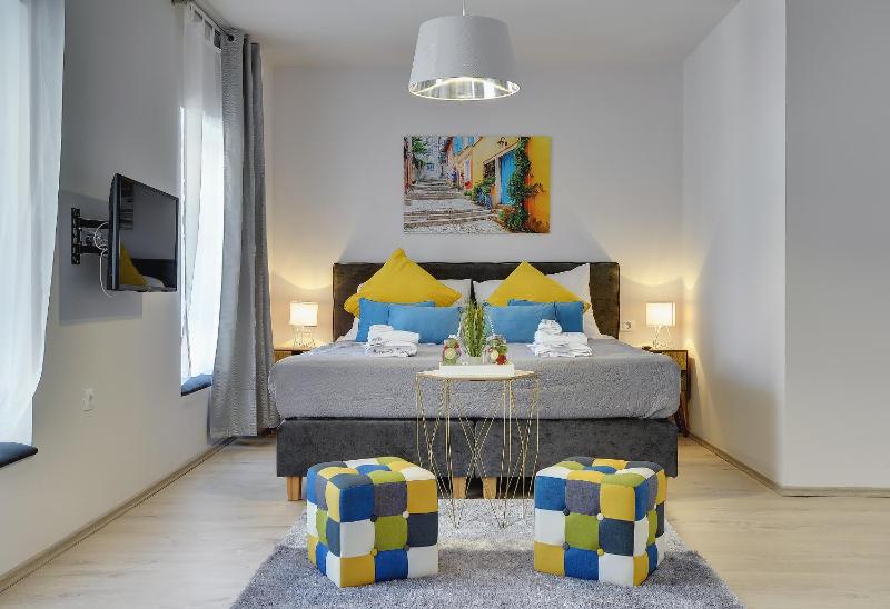 Studio Apartment image 3