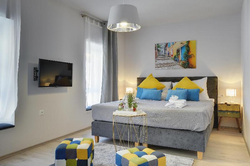 Studio Apartment image 2