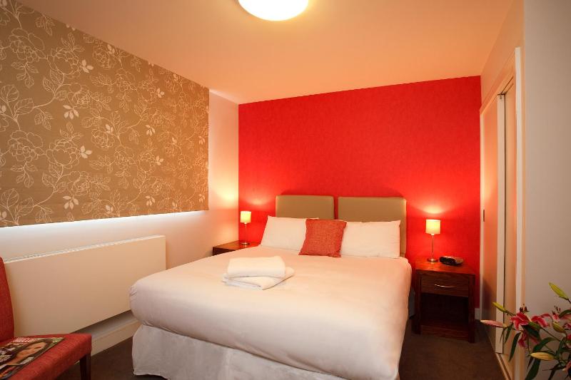 Two-Bedroom Apartment with Sofa Bed image 3