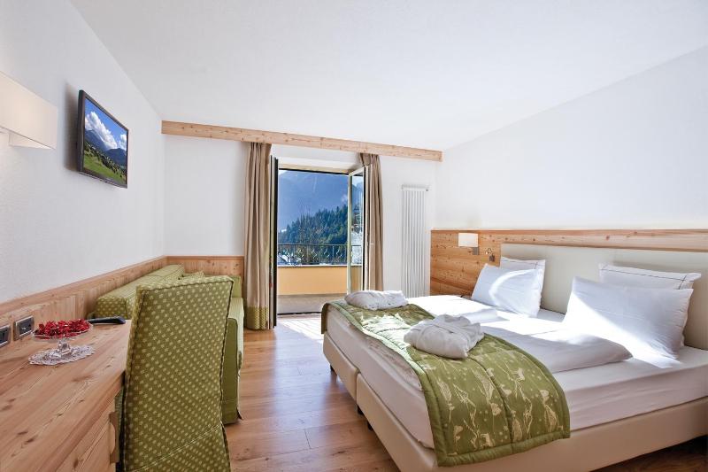 Classic Double or Twin Room image 1