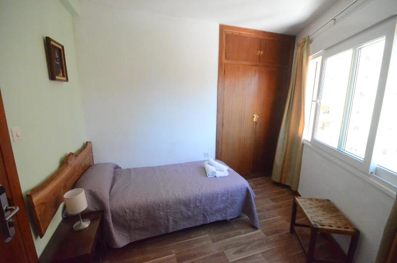 Single Room image 3