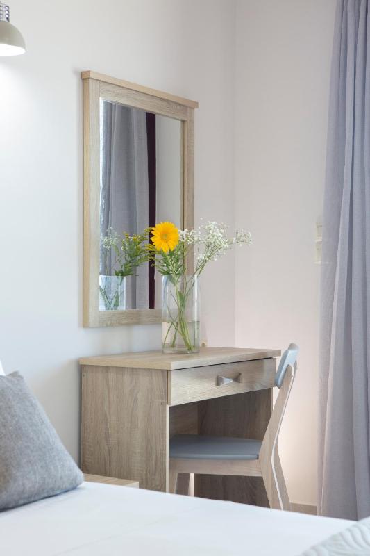 Deluxe Double Room with Balcony and Sea View image 2