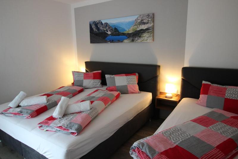 Comfort Two-Bedroom Apartment with Terrace image 3