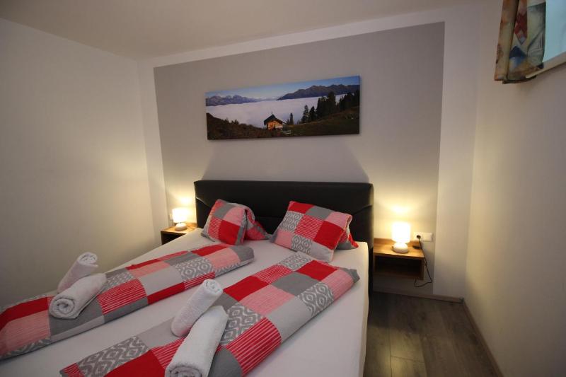 Comfort Two-Bedroom Apartment with Terrace image 4