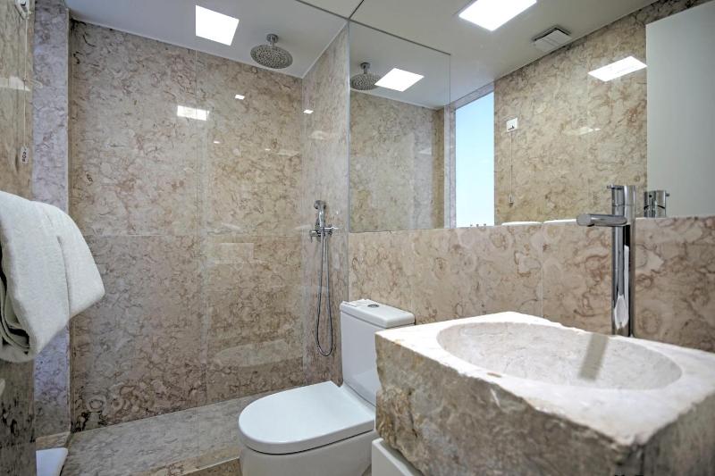 Double Room with River View image 3