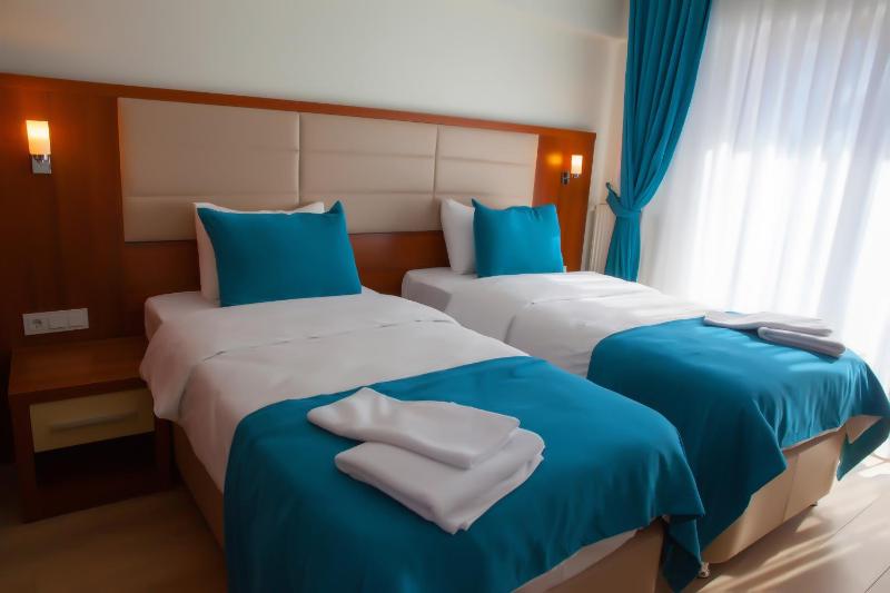 Large Twin Room image 3