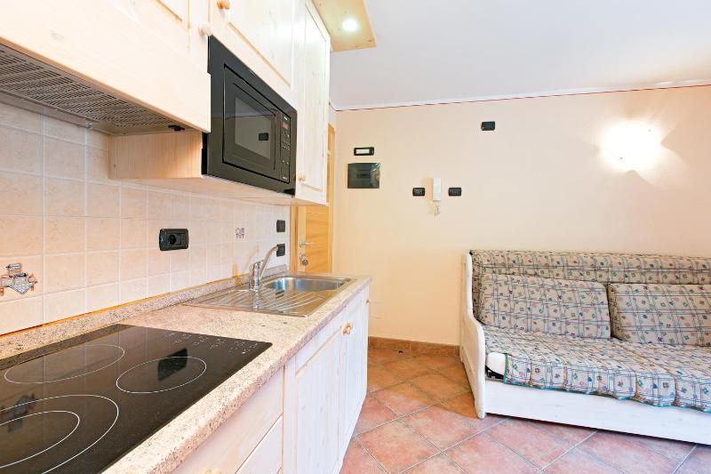 One-Bedroom Apartment image 2